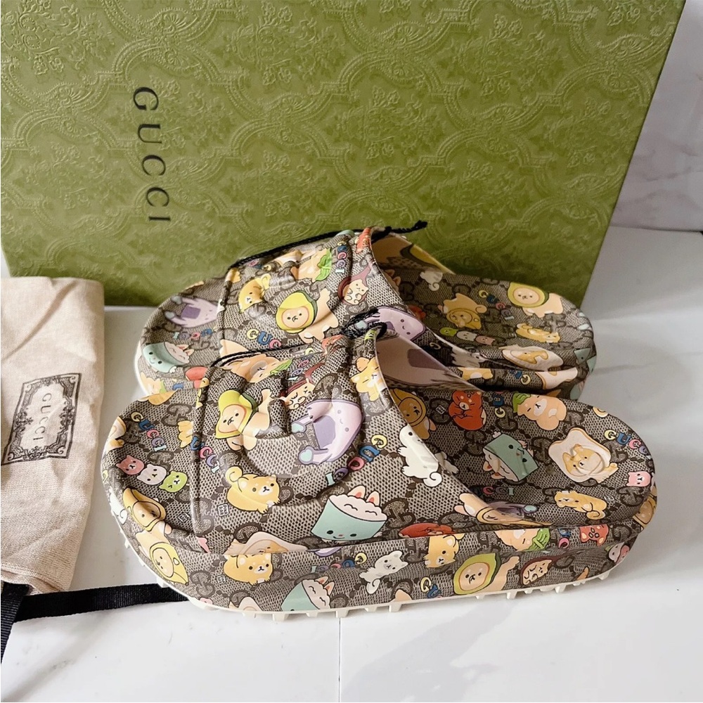 Gucci x Pikarar Kawaii Supreme Interlocking GG Platform Rubber Slide EU 36